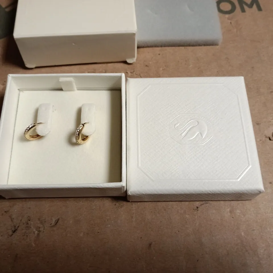 BOXED SWAROVSKI GOLD TONE HOP EARRINGS