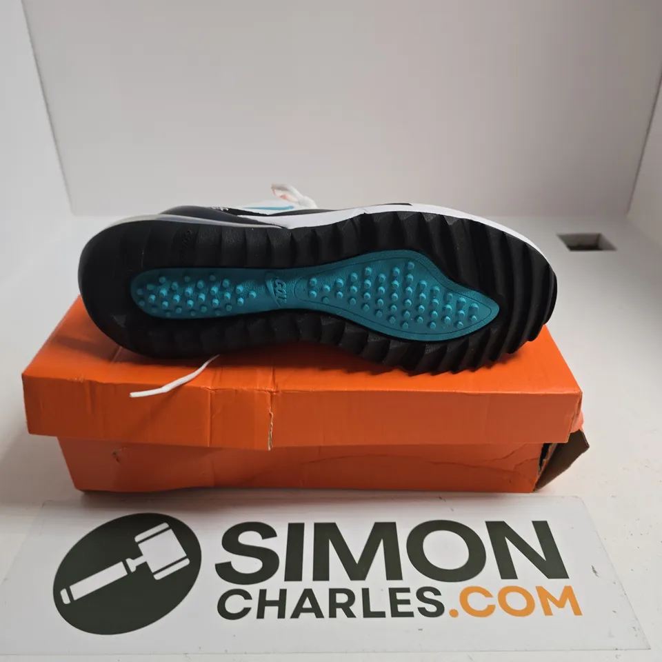BOXED PAIR OF NIKE AIR MAX 270G TRAINERS IN WHITE - UK 9