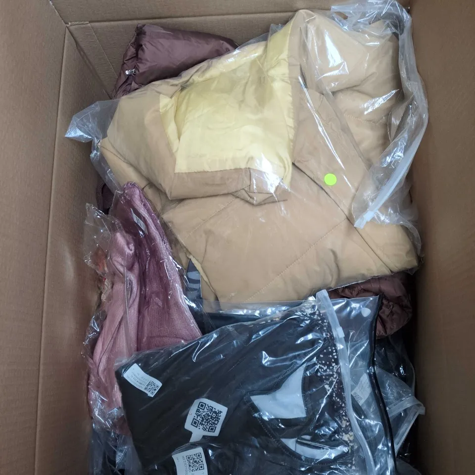 BOX OF APPROXIMATELY 15 ASSORTED CLOTHING ITEMS TO INCLUDE XMAS JUMPER, GREEN SHIRT WITH GOLD BUTTONS, GREY HOODIE, GREEN ZIP UP TOP ETC