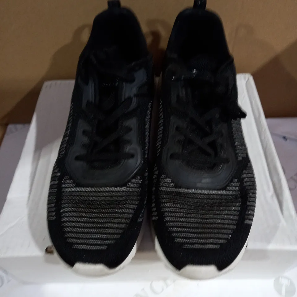 SKECHERS BLACK TRAINERS SIZE 8