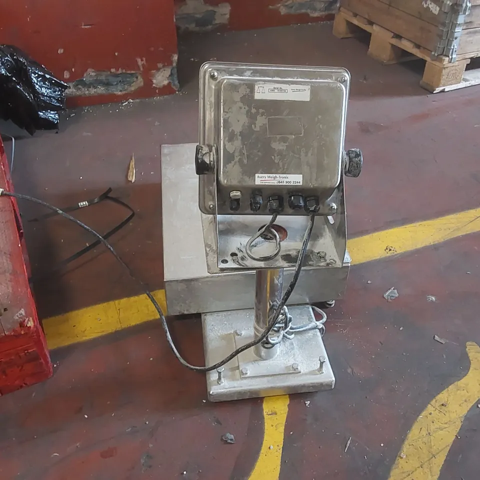 AVERY WEIGHT-TRONIX E1010 COMMERCIAL SCALE