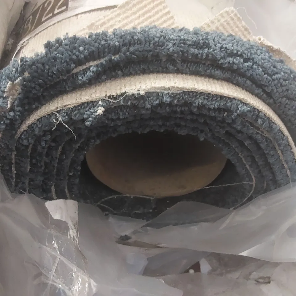 ROLL OF QUALITY EC AURA ICE POP CARPET - APPROXIMATELY 3.55 x 5m