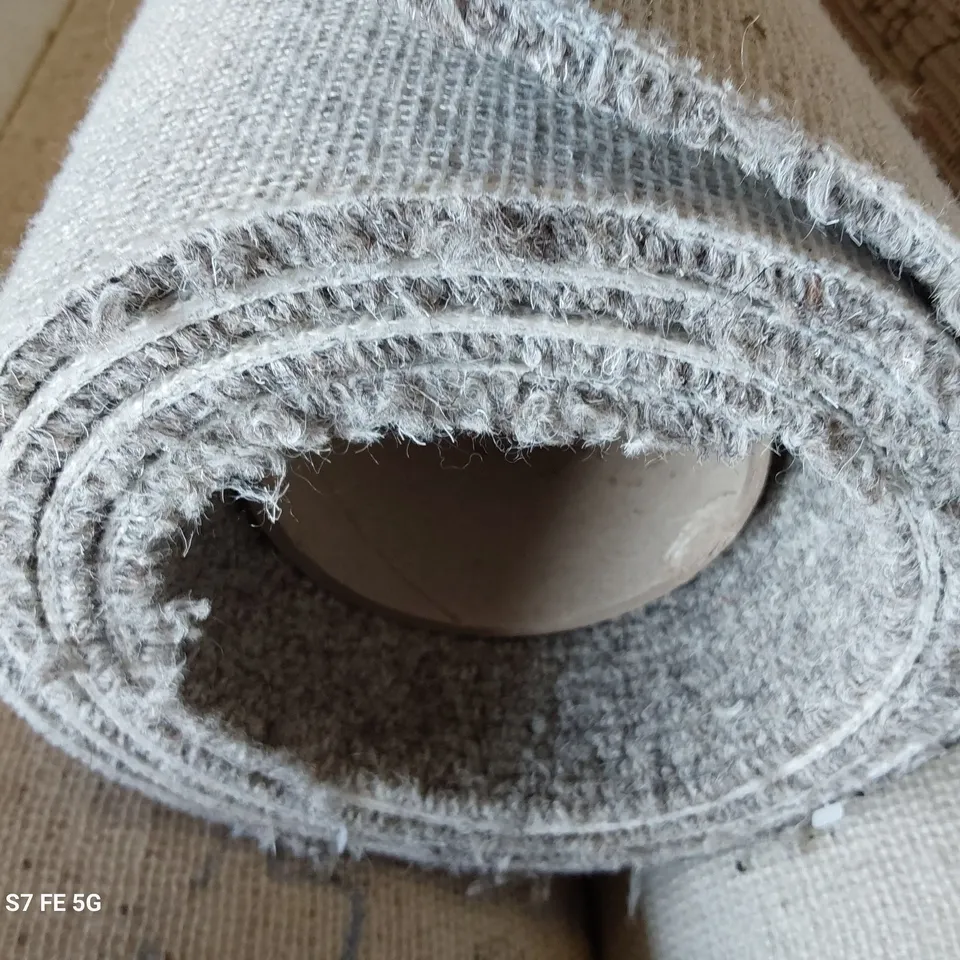 ROLL OF QUALITY BREEDS LOOP FELT CARPET APPROXIMATELY 5M × 2.12M