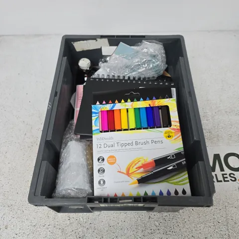 BOX CONTAINING A MIX OF APPROXIMATELY 15 ASSORTED ITEMS INCLUDING MUGS, BRUSH PENS, SKETCHBOOK ETC.