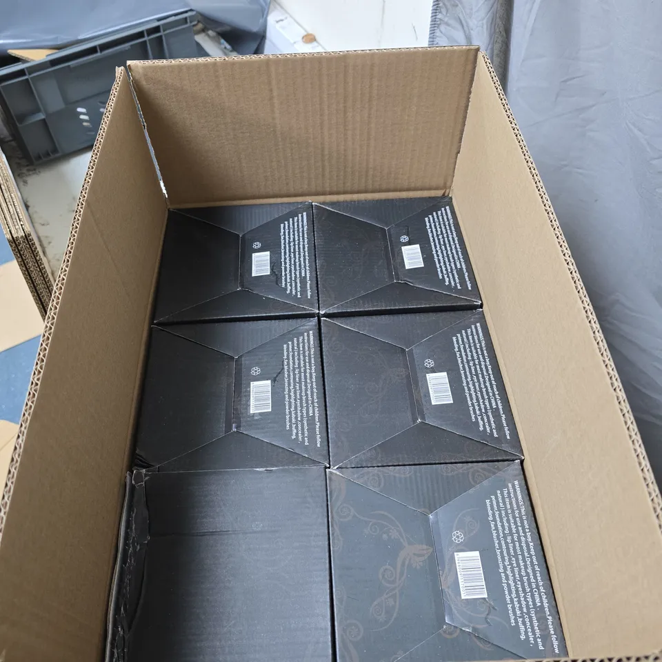 BOX OF APPROXIMATELY 12 X MAKE UP BRUSH CLEANERS