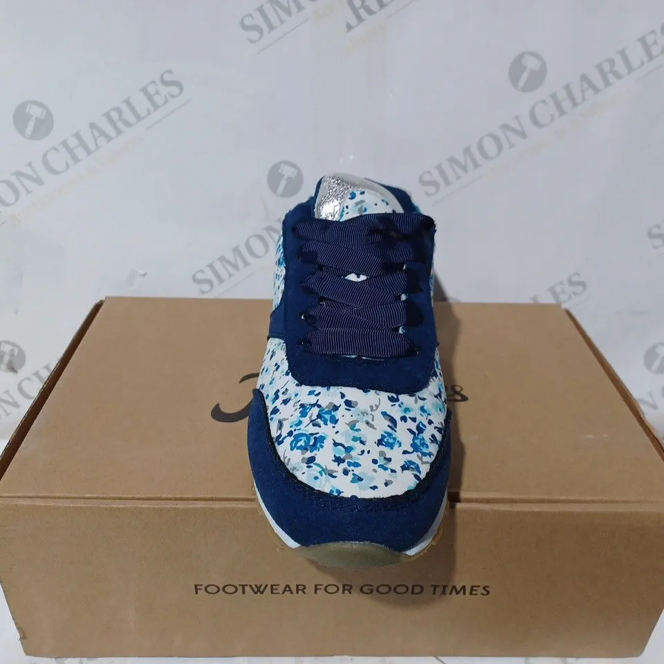 BOXED JOE BROWNS MIDSUMMER TRAINERS- UK 4