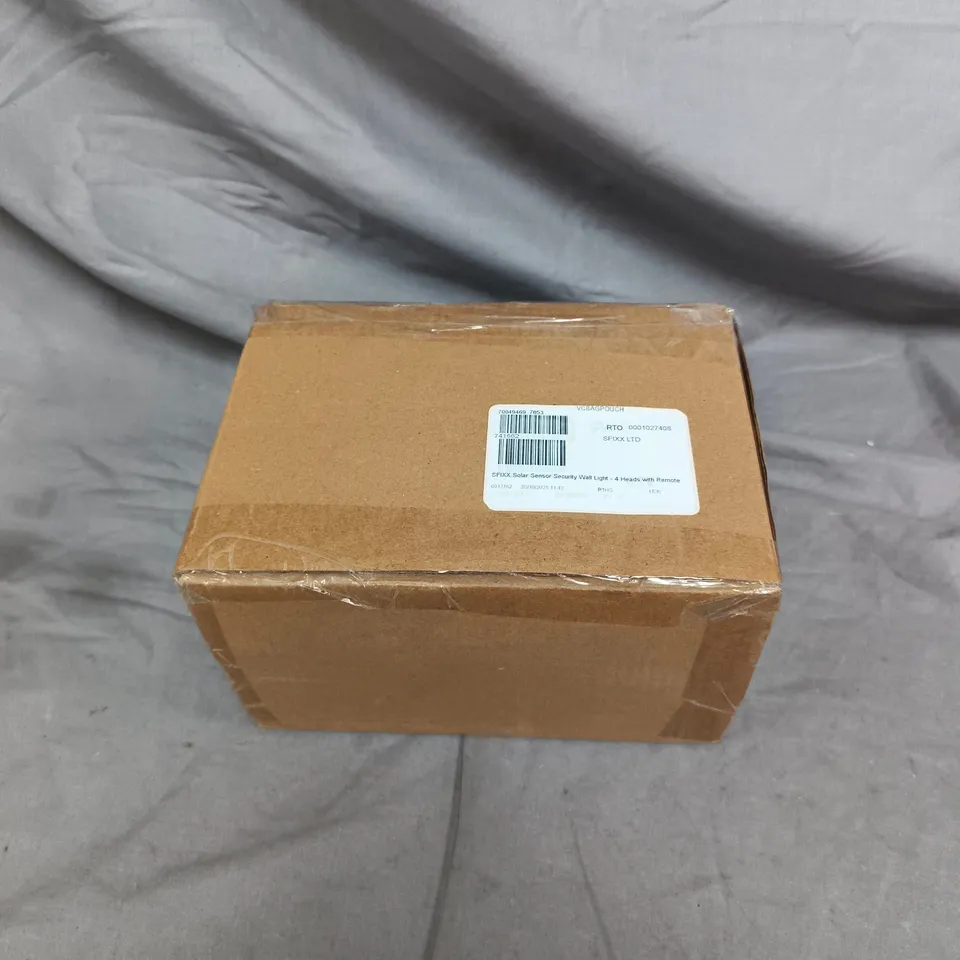 SFIXX SOLAR SENSOR SECURITY WALL LIGHT - 4 HEADS WITH REMOTE