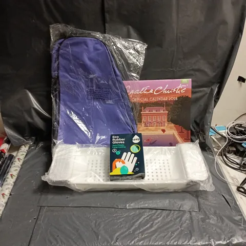 APPROXIMATELY 15 ASSORTED HOUSEHOLD ITEMS INCLUDING BATH RACK, PURPLE RUCKSACK, AGATHA CHRISTIE OFFICIAL 2026 CALENDAR AND ECO RUBBER GLOVES