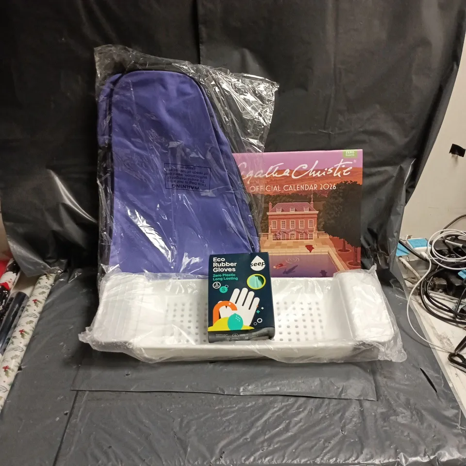 APPROXIMATELY 15 ASSORTED HOUSEHOLD ITEMS INCLUDING BATH RACK, PURPLE RUCKSACK, AGATHA CHRISTIE OFFICIAL 2026 CALENDAR AND ECO RUBBER GLOVES