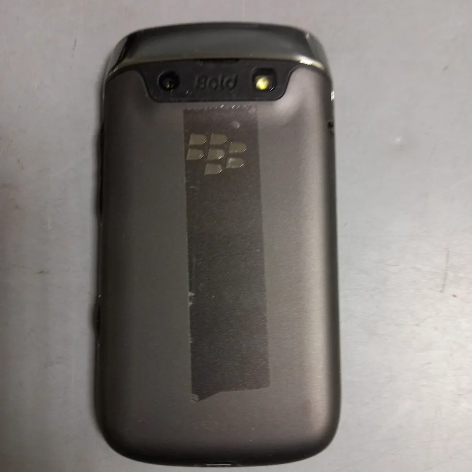 UNBOXED BLACKBERRY BOLD MOBILE PHONE