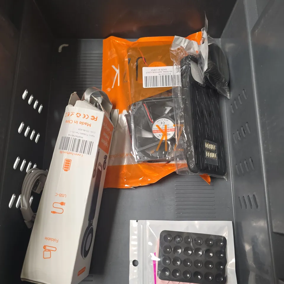 APPROXIMATELY 10 ASSORTED ELECTRICAL PRODUCTS TO INCLUDE TURBO FAN, USB CABLE, POWERBANK ETC