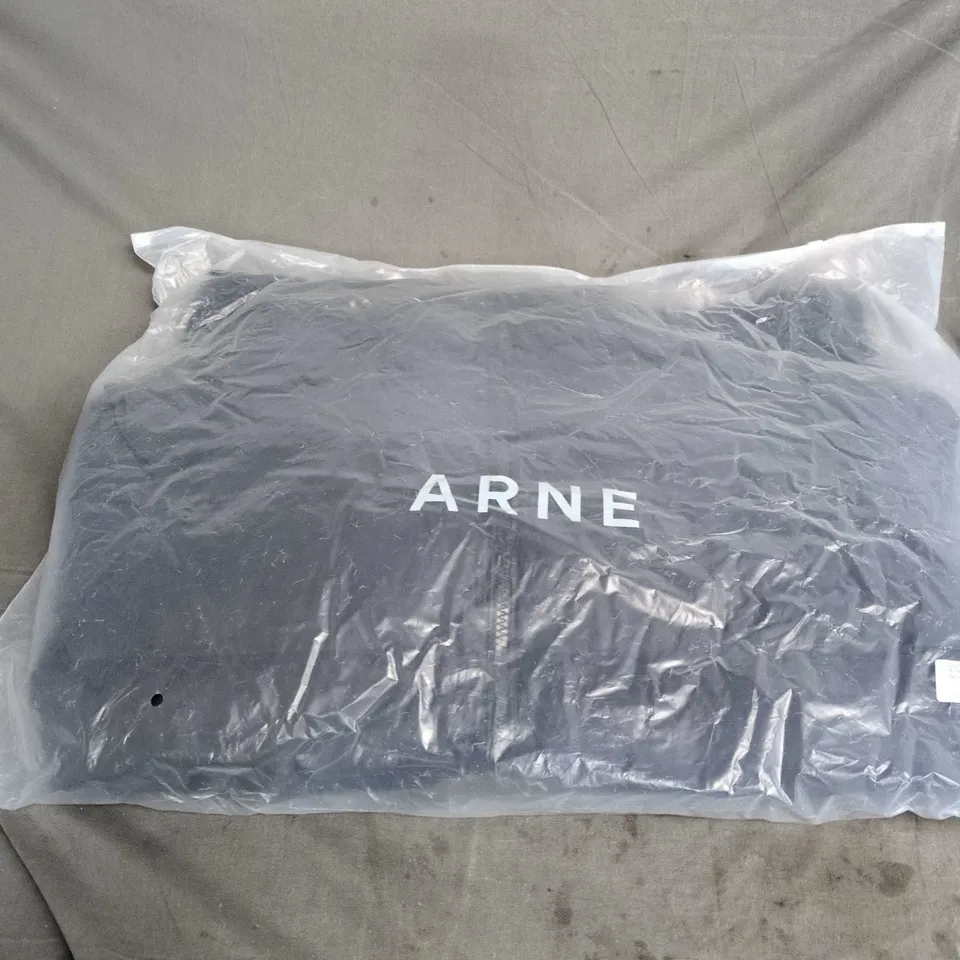 ARNE ESSENTIAL MID LENGTH PUFFER JACKET IN BLACK – SIZE M