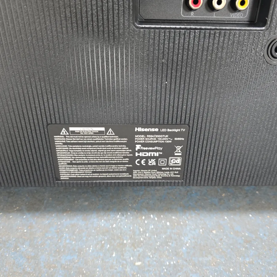 HISENSE 55" LED BACKLIGHT TV – SCREEN DAMAGED - POWERS ON - MODEL R55A7200GT