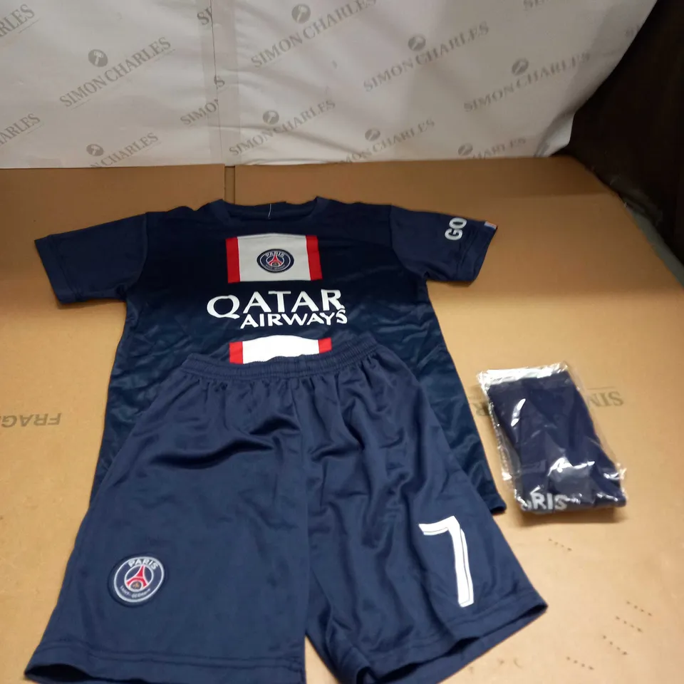 PSG FC KIT WITH MBAPPE 7 ON THE BACK SIZE UNSPECIFIED