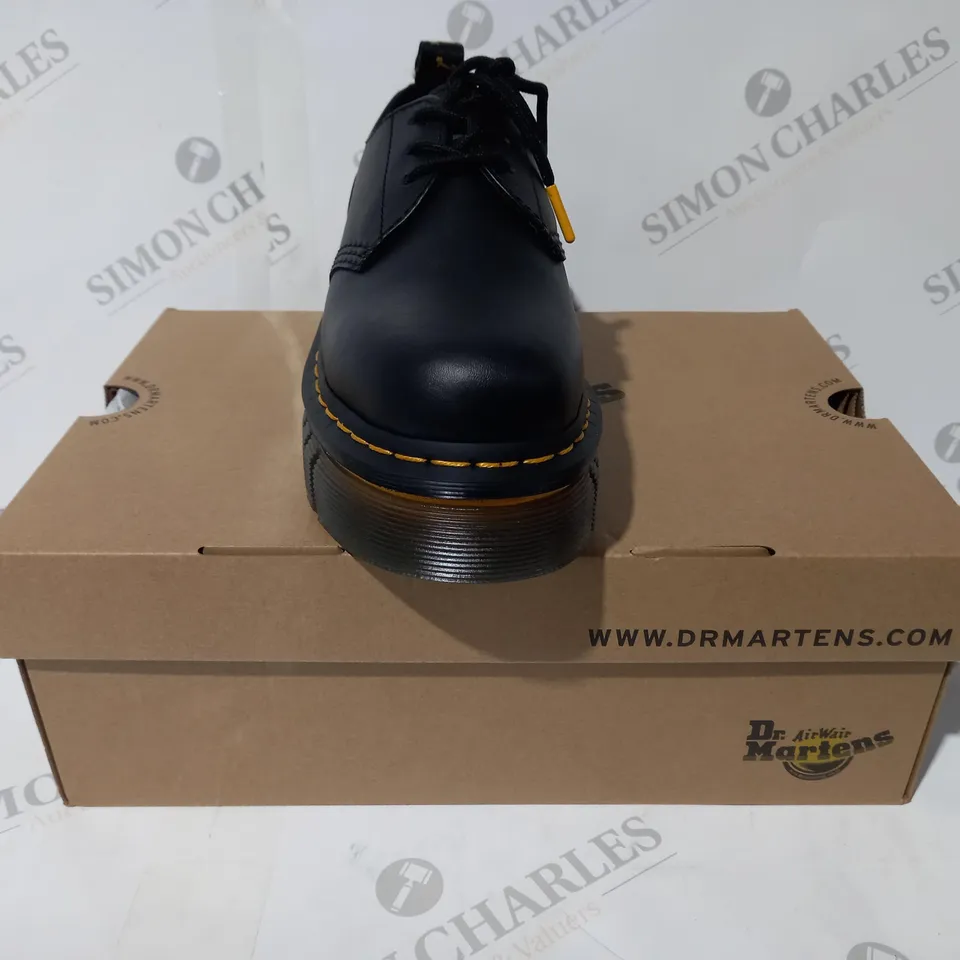 BOXED PAIR OF DR MARTENS AUDRICK 3I SHOES IN BLACK UK SIZE 5