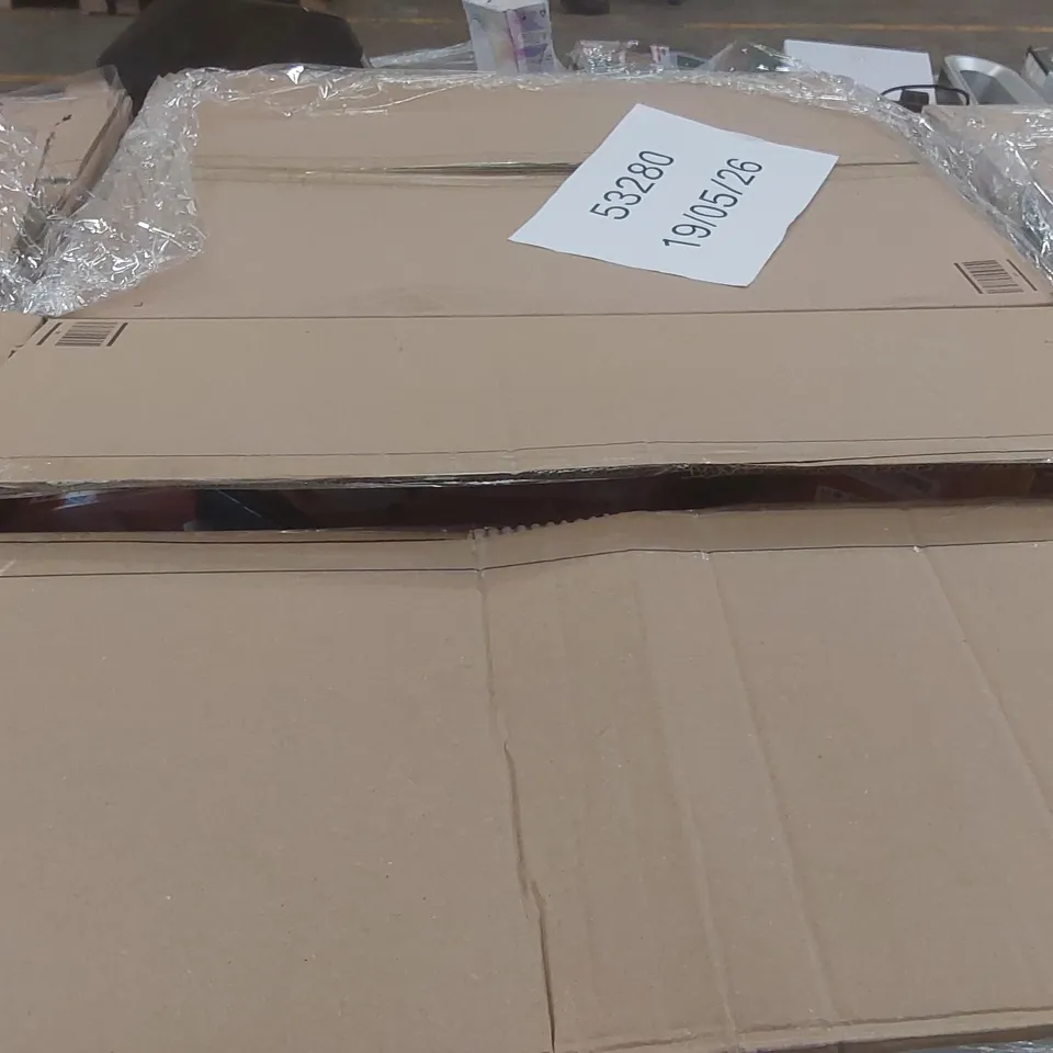 PALLET CONTAINING A VERY LARGE QUANTITY OF ASSORTED MEDICAL SUPPLIES INCLUDING: MAGNETIC SLIMMING PATCHES, SKIN TAG REMOVERS, WOUND DRESSING, MEDICAL SCISSORS ECT