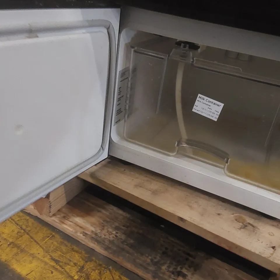 FRANKE A600 COMMERCIAL COFFEE MACHINE WITH MILK CHILLER