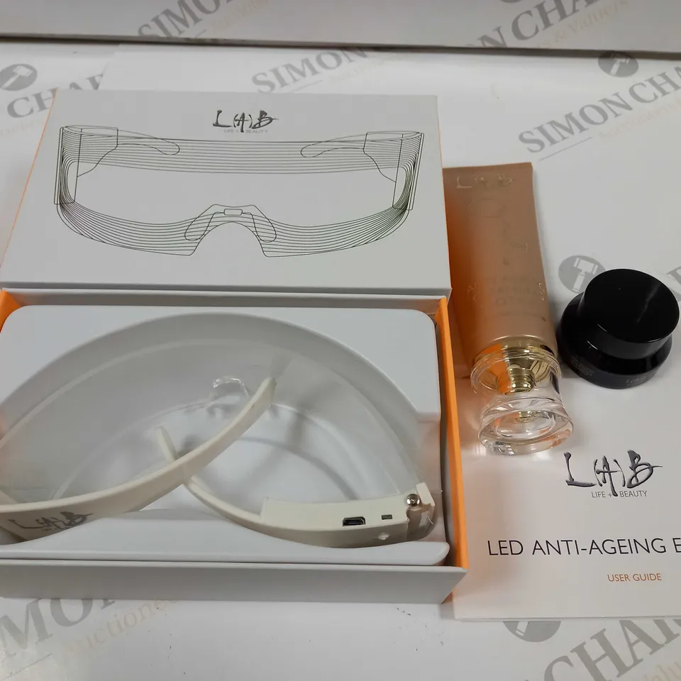 BOXED LAB LIFE + BEAUTY ANTI AGEING EYE MASK 