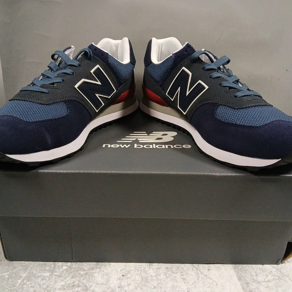 BOXED PAIR OF NEW BALANCE 574 SHOES IN NAVY/RED SIZE UK 10