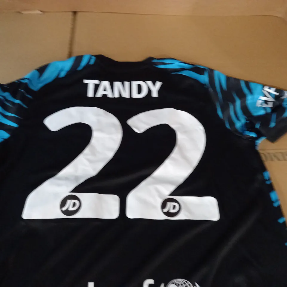 SOCCER AID ADULTS WORLD SHIRT - XL