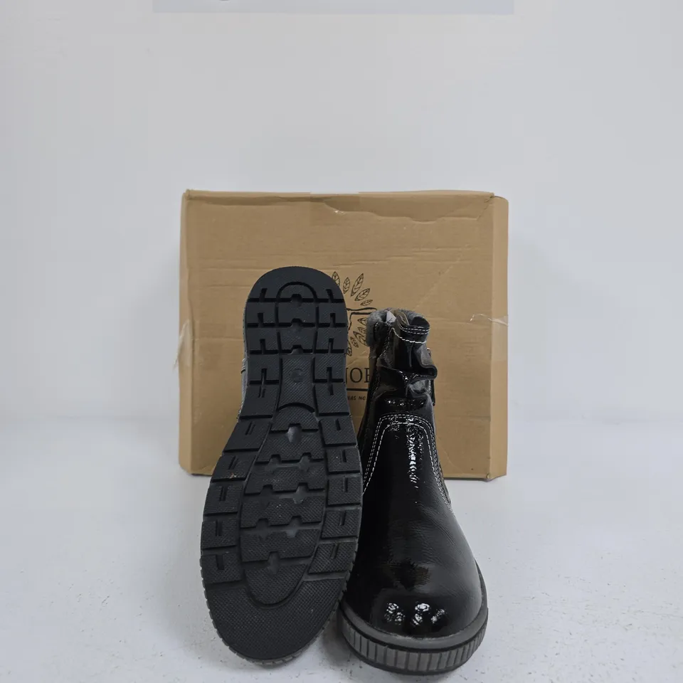 JO & JOE BLACK PATENT LEATHER ANKLE BOOT WITH SIDE ZIP SIZE 6