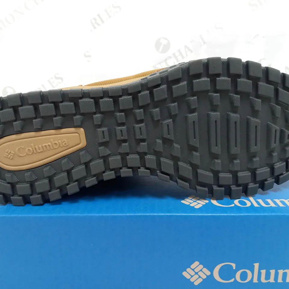 BOXED PAIR OF COLUMBIA FAIRBANKS MID BROWN WALKING BOOTS - UK 8 