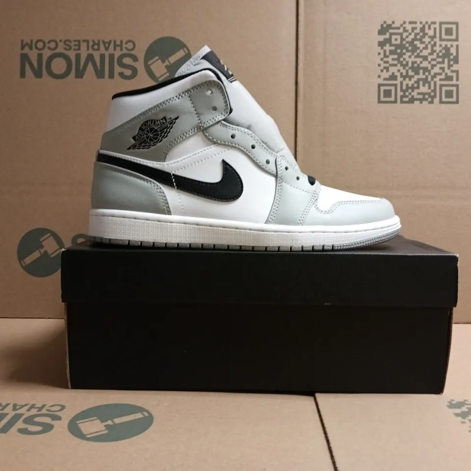 BOXED PAIR OF AIR JORDAN 1 MID SHOES IN GREY/WHITE SIZE UK 7
