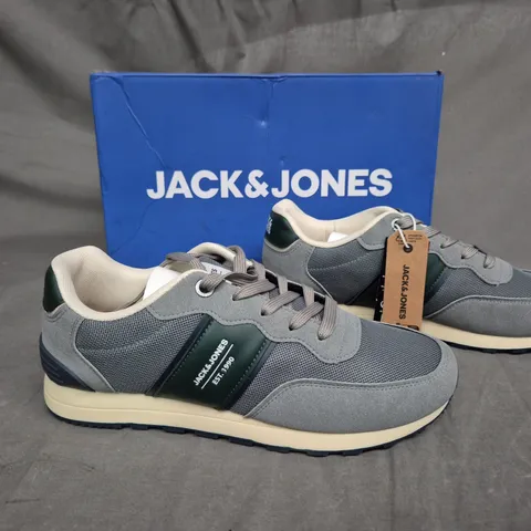 BOXED PAIR OF JACK & JONES SPIRIT RUNNER NIGHT OWL UK 8 