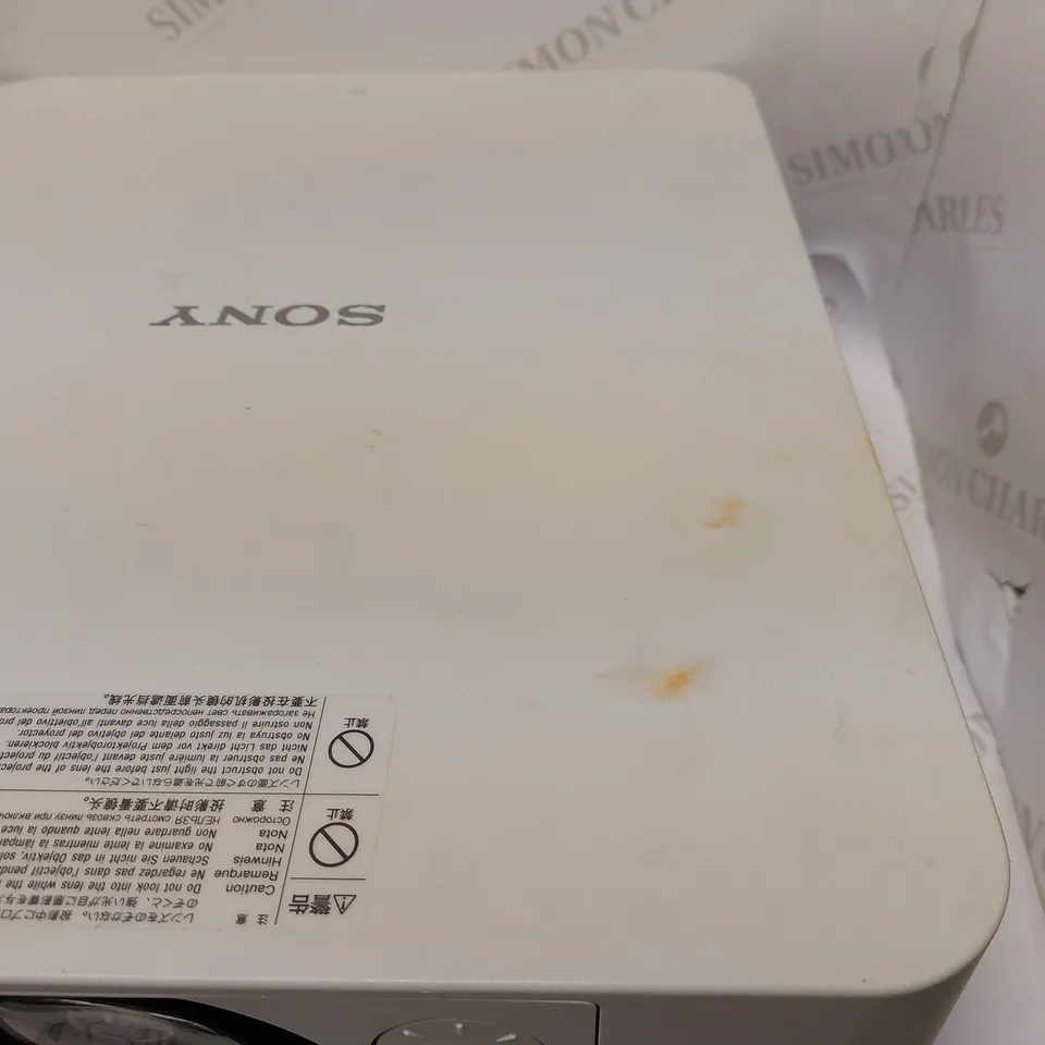 SONY WUXGA VPL-FH30 PROJECTOR WITH REMOTE