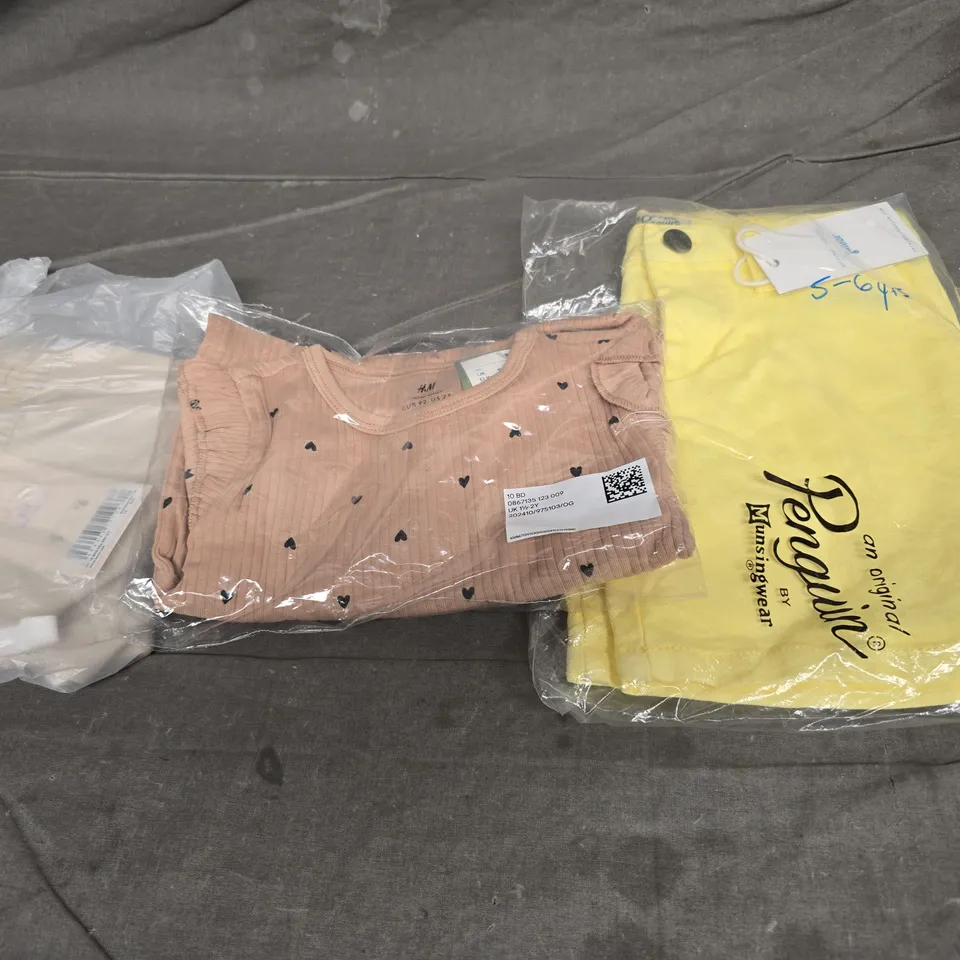 BOX OF APROX 20 ASSORTED CHILDRENS CLOTHING ITEMS IN VARIOUS COLOURS AND SIZES - COLLECTION ONLY 