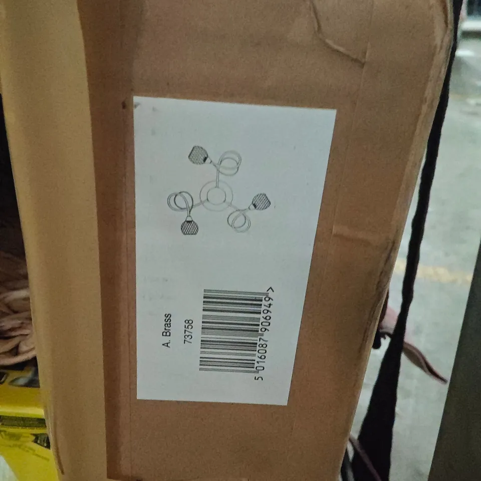 LOT OF APPROXIMATELY 17 ASSORTED HOUSEHOLD ITEMS TO INCLUDE THERMAL ROLLS, 8KG KETTLE BELL AND JUPITER CABIN BAG
