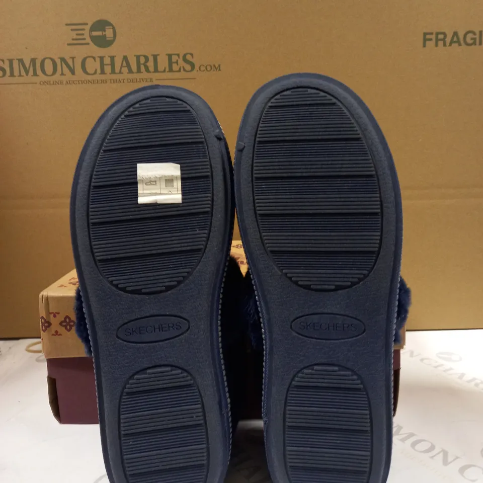 SKETCHERS COZY SLIPPER SIZE 5