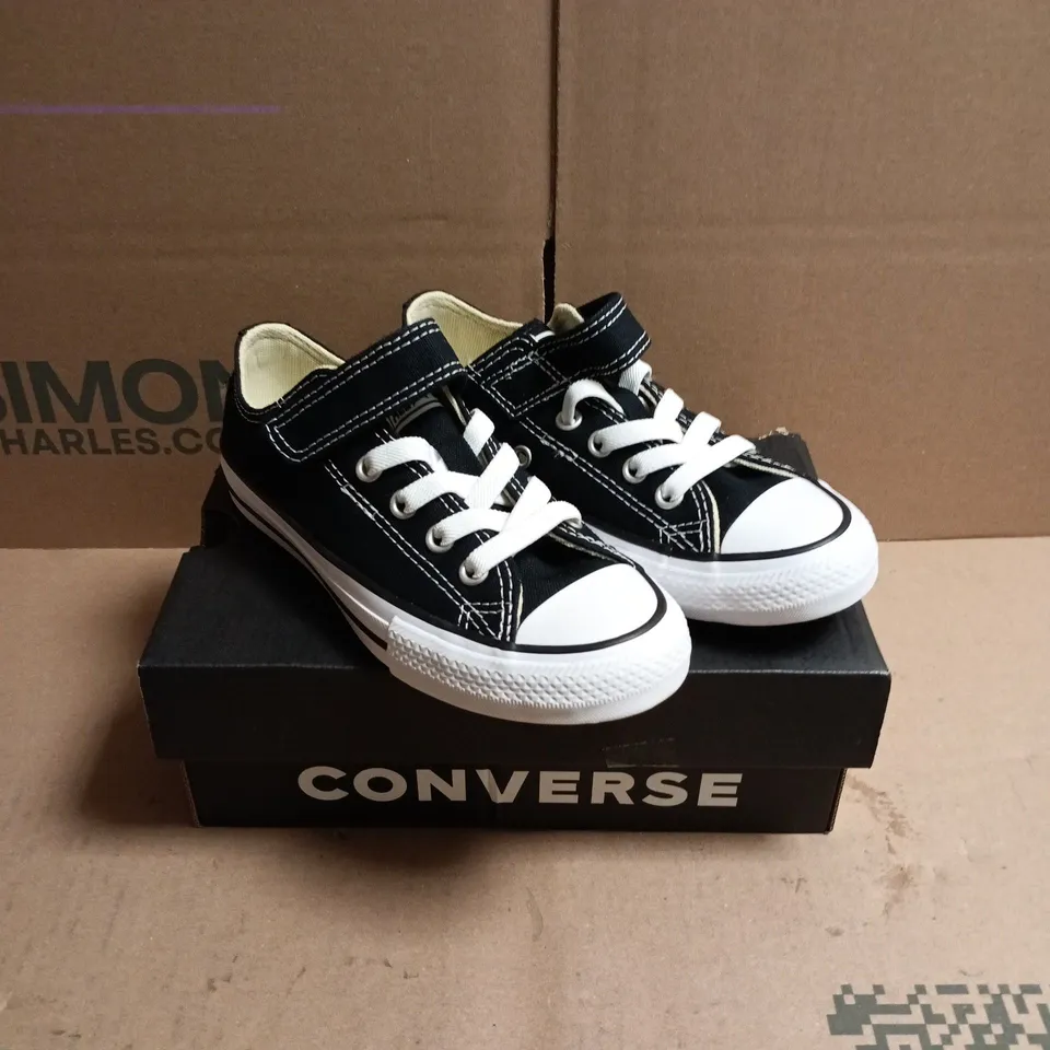 BOXED PAIR OF CHILDRENS CONVERSE CHUCK TAYLOR ALL STAR EASY-ON LOW-TOP TRAINERS - YOUTH 12.5