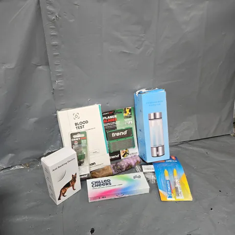 APPROXIMATELY 15 ASSORTED HOUSEHOLD ITEMS TO INCLUDE CRAFTPRO PLANER BLADES, AIRUP CHILLED CHEERS PODS, SUPER GLUE, ETC