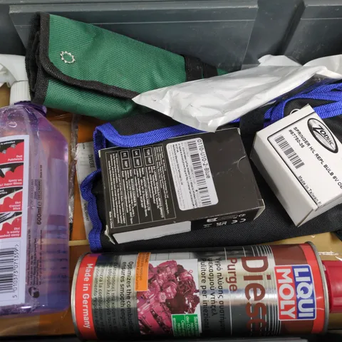APPROXIMATELY 10 ASSORTED VEHICLE PARTS & ACCESSORIES/TOOLS TO INCLUDE SOCKET WRENCH SET, LIQUI MOLY DIESEL PURGE, CARPLAN SUPER GLOSS, ETC - COLLECTION ONLY