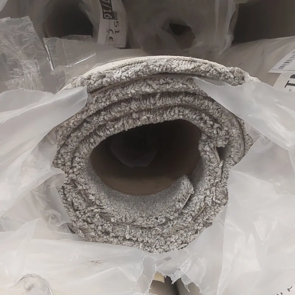 ROLL OF QUALITY EC HEARTLAND HEATHERS CHROMIUM CARPET - APPROXIMATELY 2 x 5m