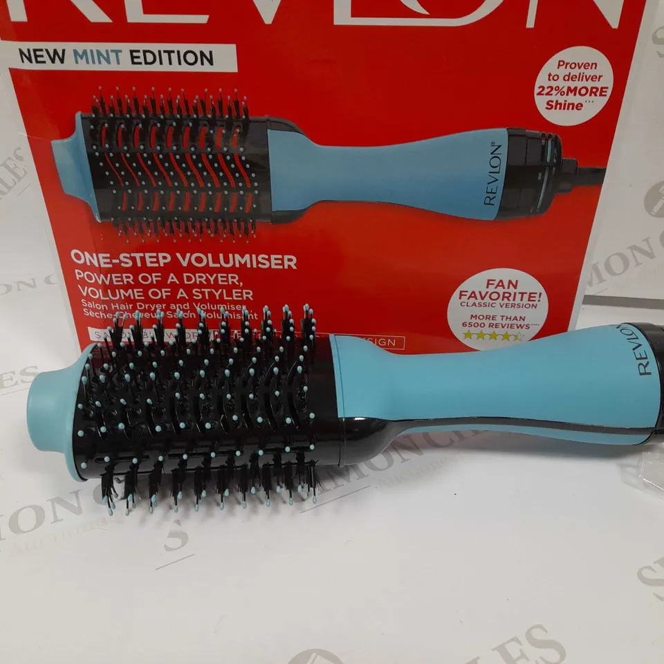 BOXED REVLON ONE STEP VOLUMISER