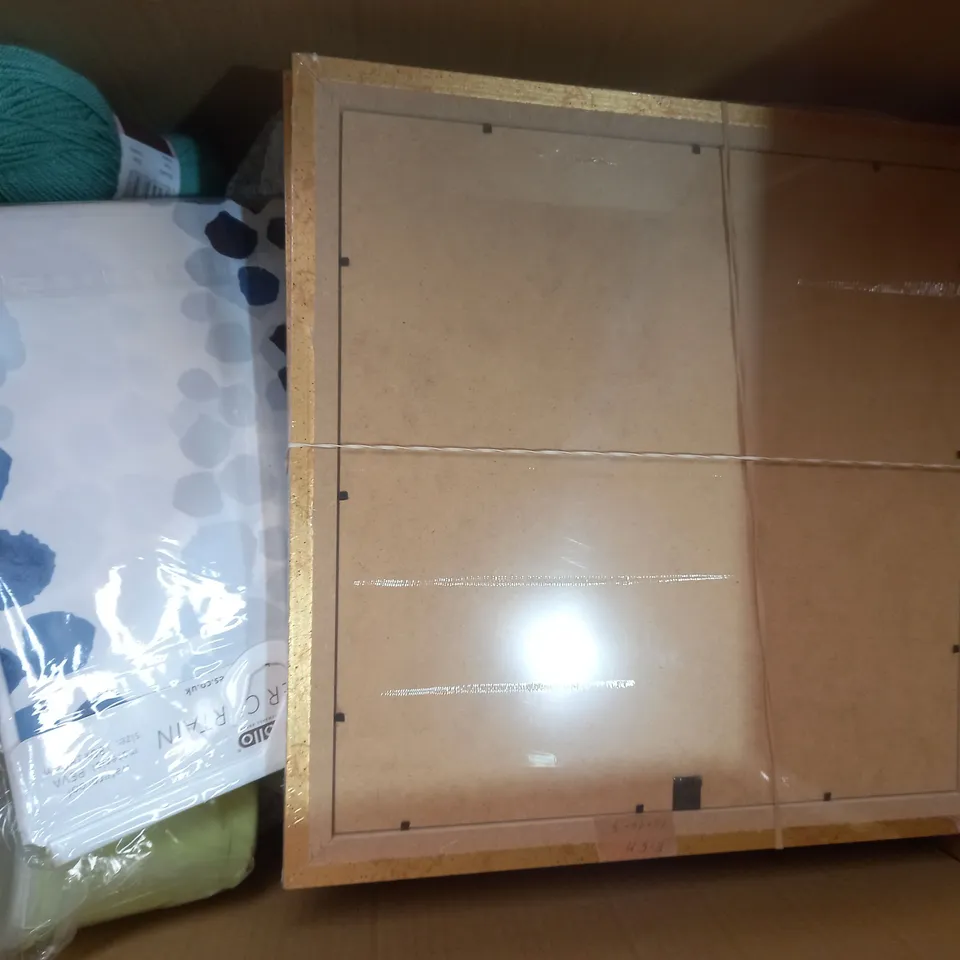 BOX OF APPROXIMATELY 20 ASSORTED HOUSEHOLD ITEMS TO INCLUDE REX BOXING GLOVES IN BLACK/PINK SIZE SMALL, DROWSY SLEEP MASK, NOVELTY METAL POSTER, ETC