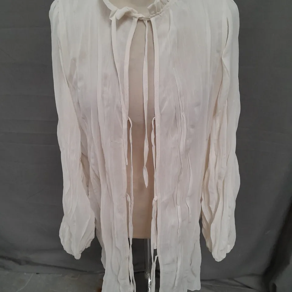 DISTURBIA VILAIN TEXTURED BLOUSE IN OFF WHITE SIZE 10