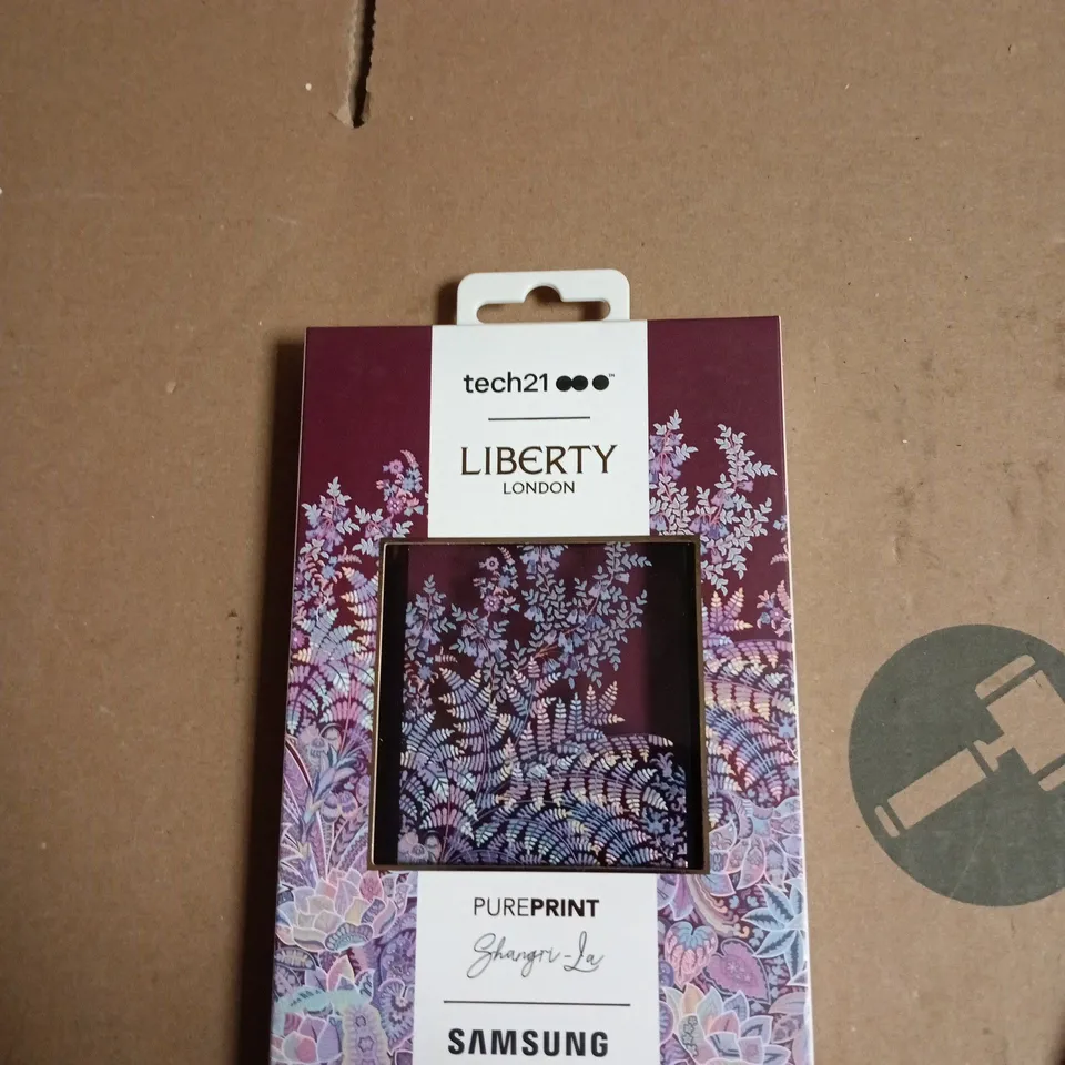 BOX OF APPROXIMATELY 200 ASSORTED PHONE CASES AND SCREEN PROTECTORS TO INCLUDE: IPHONE 7 CASE AND GALAXY S10E CASE