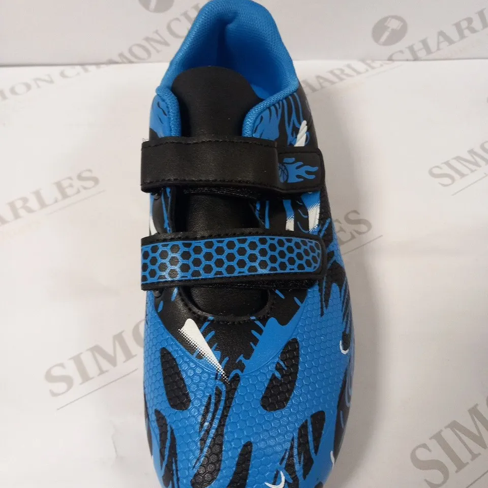 SAEKEKE FOOTBALL BOOTS SIZE 37