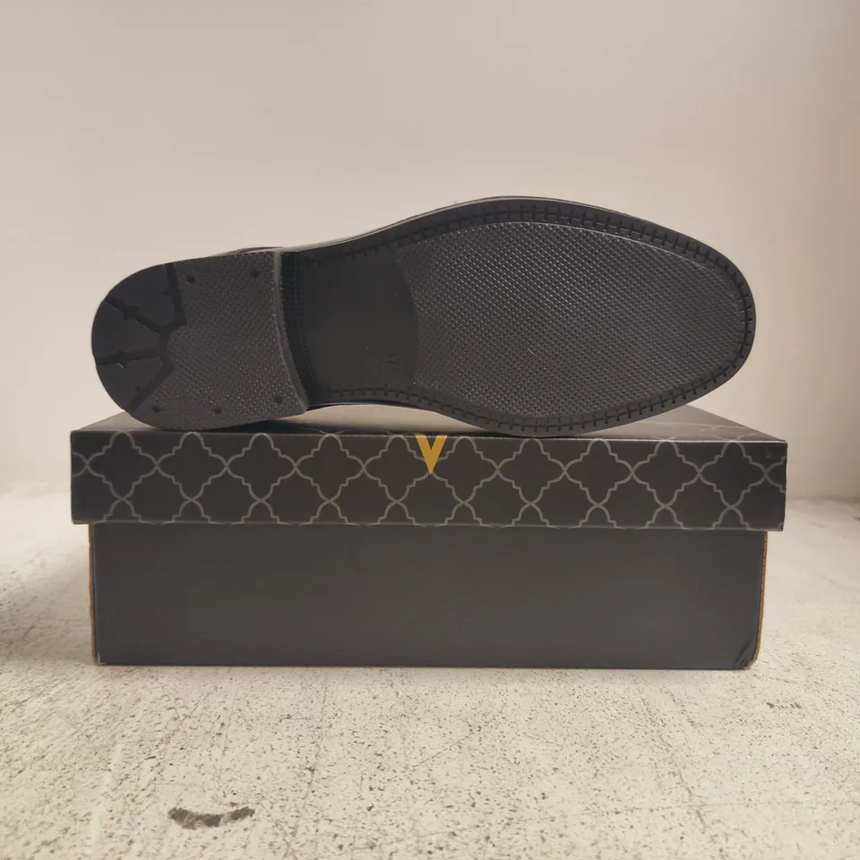 BOXED PAIR OF SIRRI LACE UP SHOES IN GLOSSY BLACK SIZE UK 4