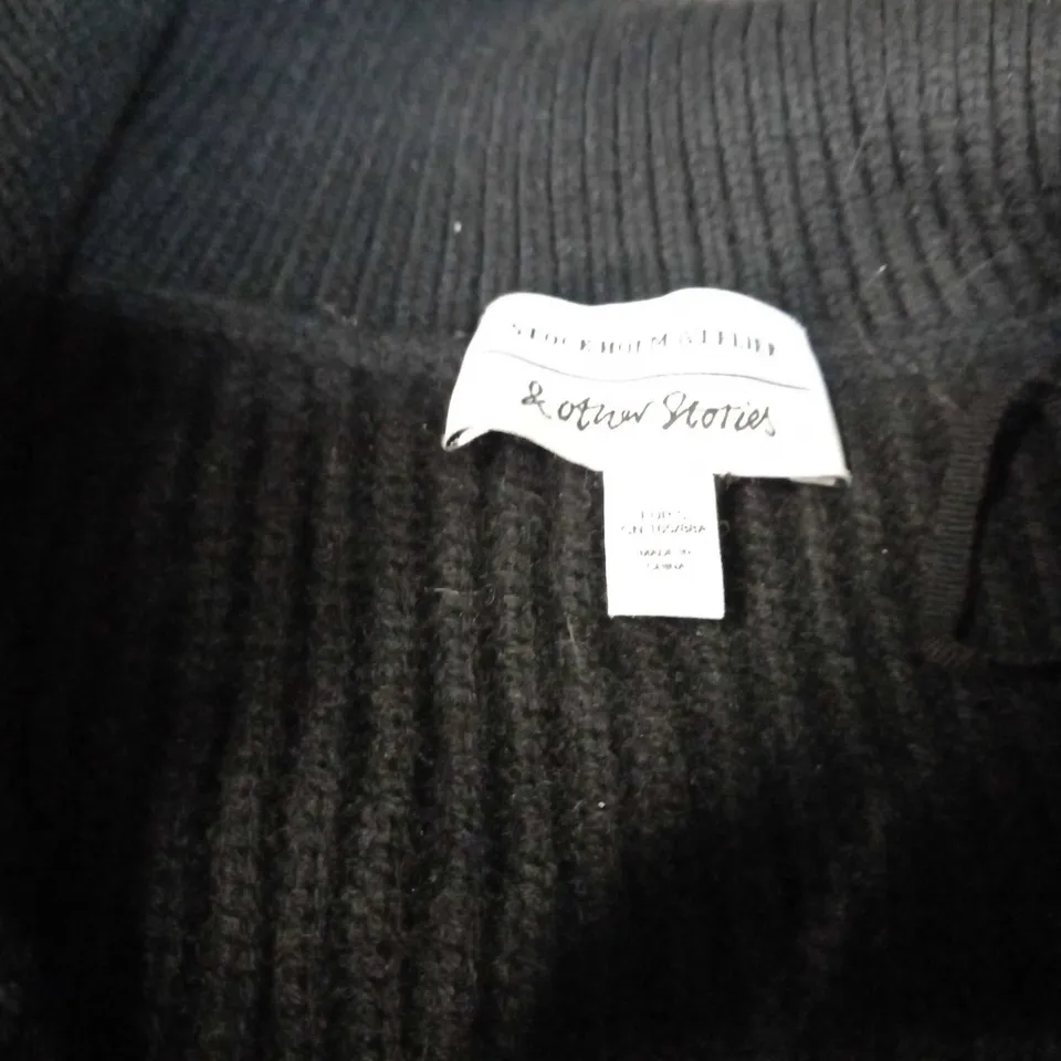 &OTHER STORIES BLACK/WHITE KNITTED JUMPER