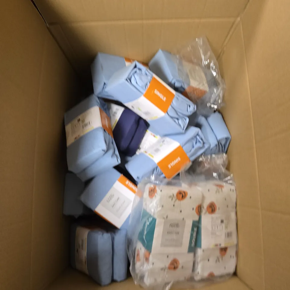 APPROXIMATELY 15 ASSORTED DUVET SETS AND FITTED SHEETS