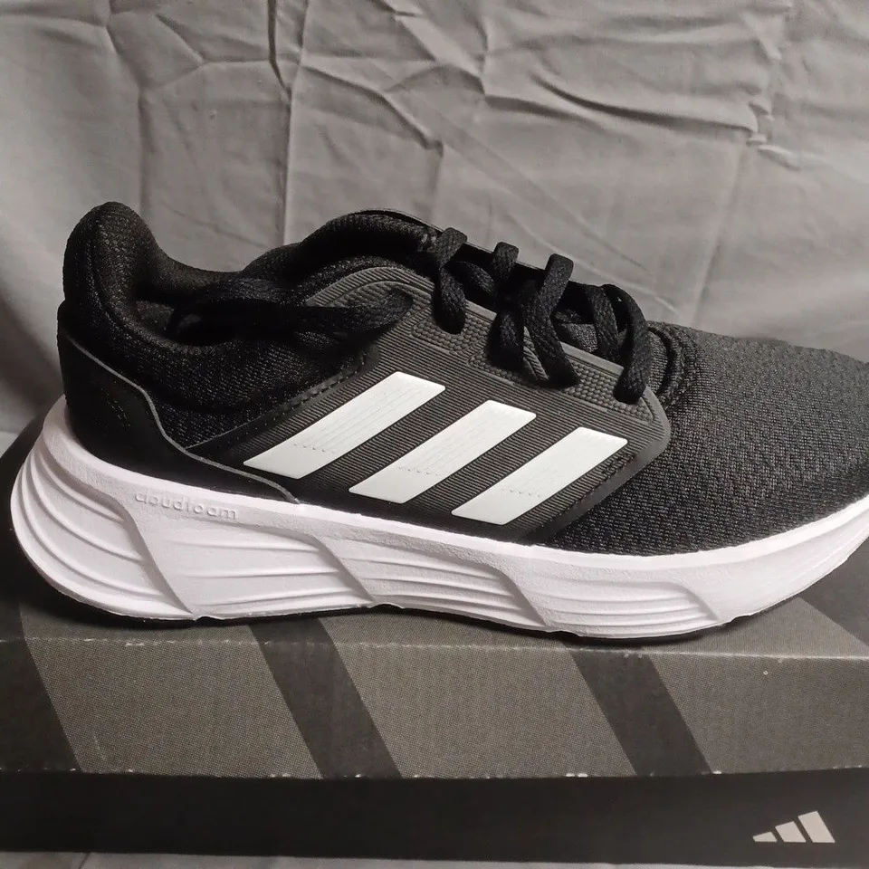 BOXED PAIR OF ADIDAS GALAXY 6 W RUNNING SHOES – (UK 6)