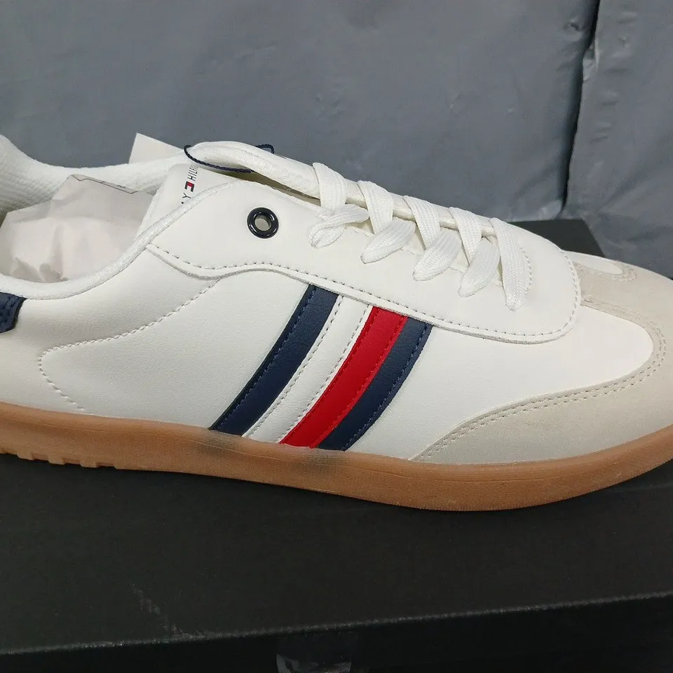 TOMMY HILFIGER SIZE 41 