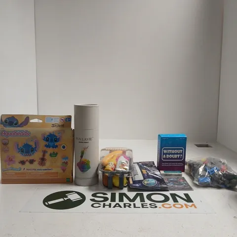 BOX OF APPROXIAMTELY 10 ASSORTED TOYS INCLUDING FUN LAVIE COLORED PENCILS, POKEMON JAPAN DRAGAPULT CARD AND KONG LIMITED EDITION INGOT