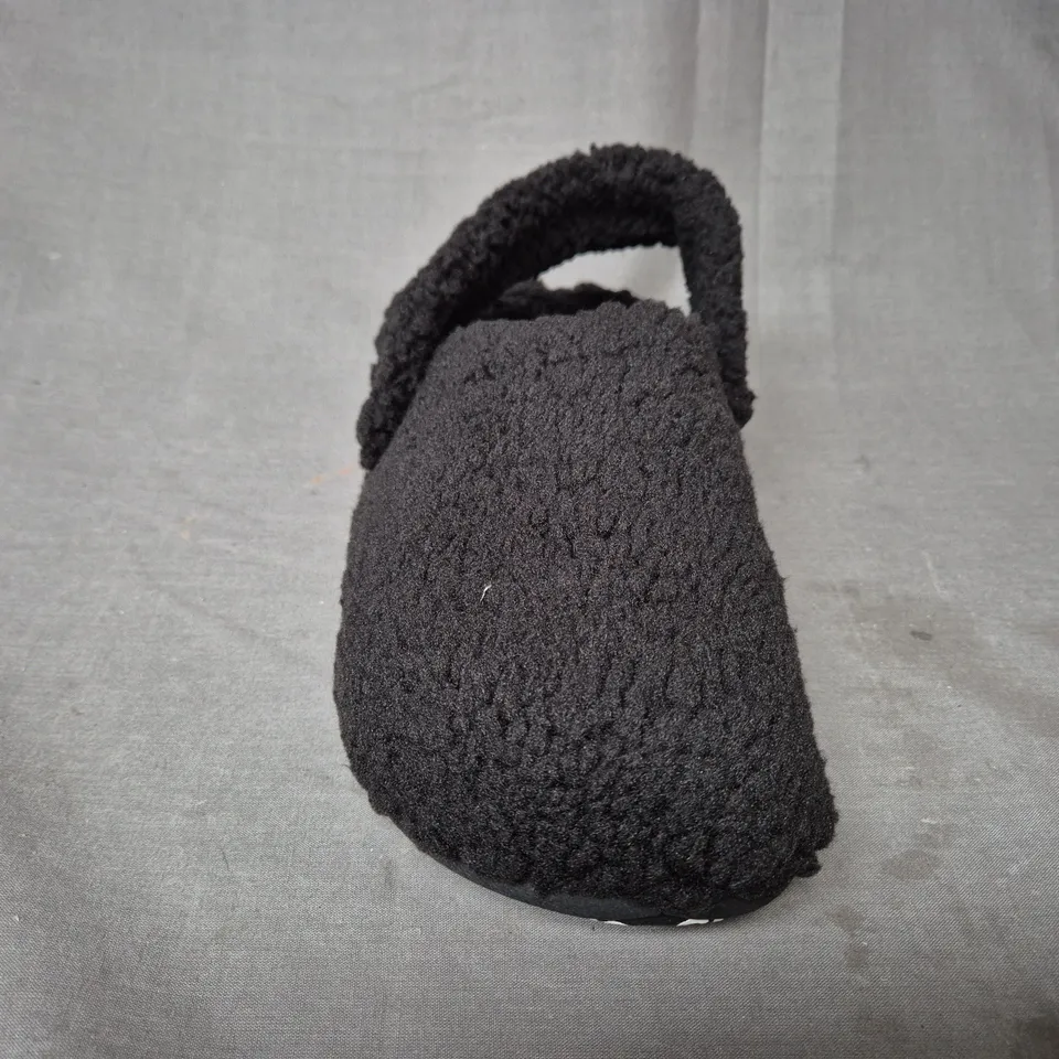 CROCS BLACK CLASSIC COZZY SLIPPER - UK M6 / W7