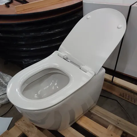 DESIGNER TOILET BASIN WITH SEAT