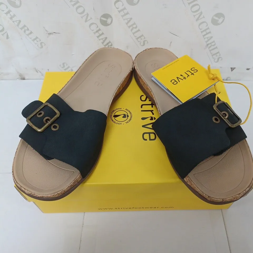 BOXED PAIR OF STRIVE SANDALS WITH BLACK STRAP SIZE UK 7 